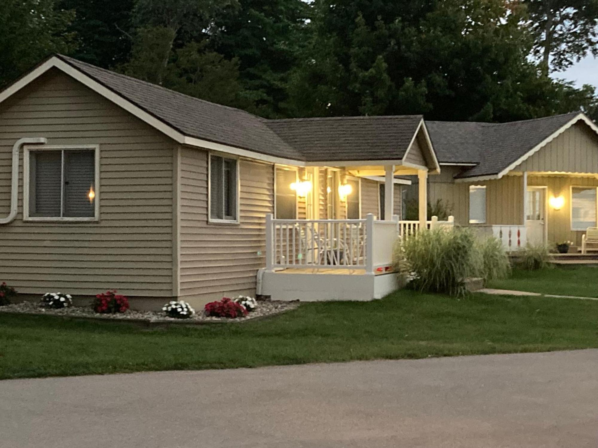 Michillinda Lodge Resort Whitehall Exterior photo